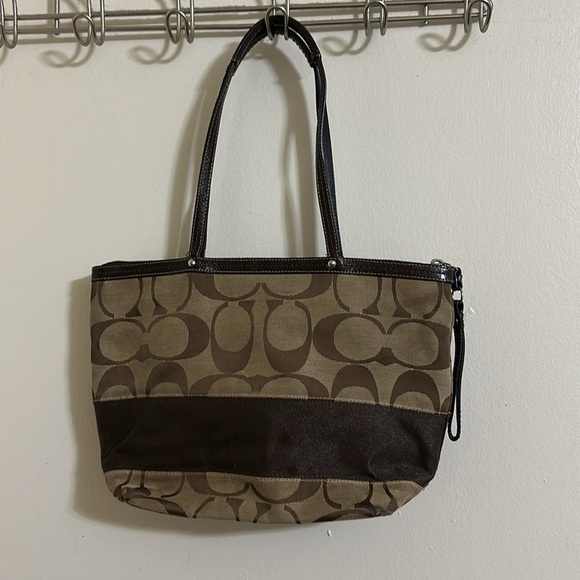 Y2K Coach Tan and Brown Logo Shoulder Bag A0960-F13548 - Picture 2 of 8